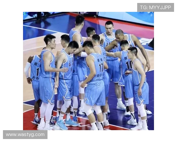 热火新赛季全力冲击东部冠军核心阵容调整引发广泛关注 热火新赛季全力冲击东部冠军核心阵容调整引发广泛关注