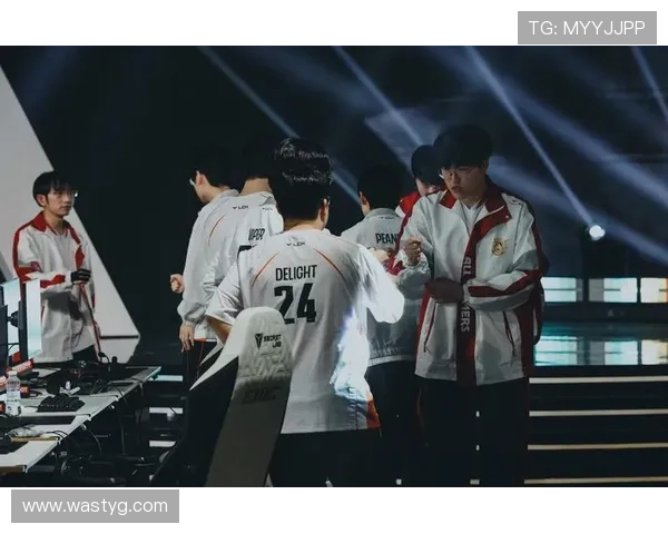 《2025年全球电竞大赛战报分析 各大战队表现引热议》