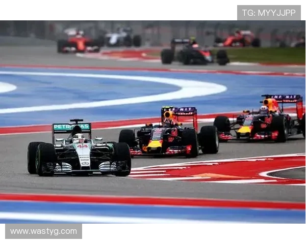 F1赛季高潮再现 红牛车队迎来重大胜利 梅赛德斯和法拉利争夺激烈