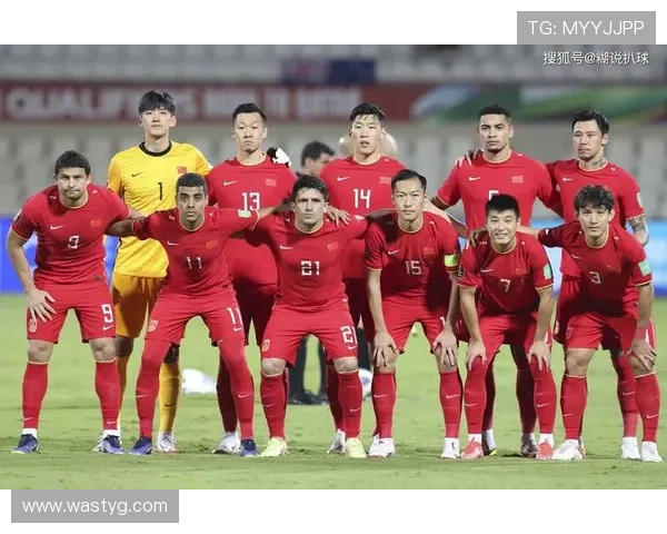 中国男足奋力拼搏逆转取胜年轻阵容展现出顽强斗志与团队精神