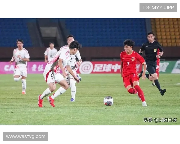 国足鏖战逆转夺冠激发全国球迷热血沸腾庆典盛况震撼全场回响再现