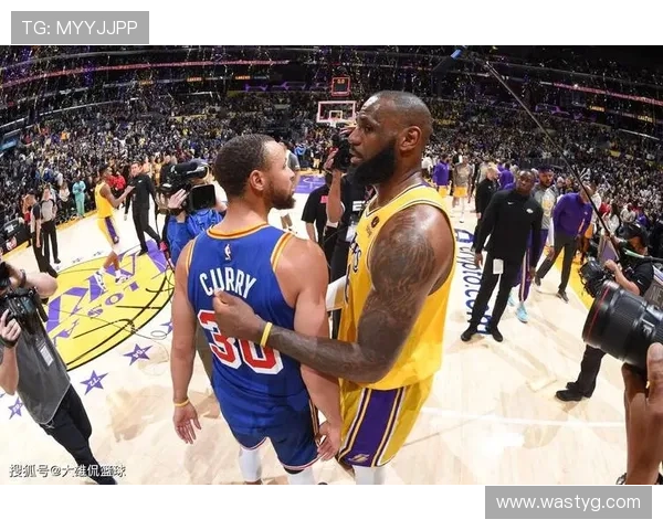 NBA季后赛激烈角逐迎来高潮 勇士全力冲击总冠军 湖人携詹姆斯挑战强敌 NBA季后赛激烈角逐迎来高潮 勇士全力冲击总冠军 湖人携詹姆斯挑战强敌